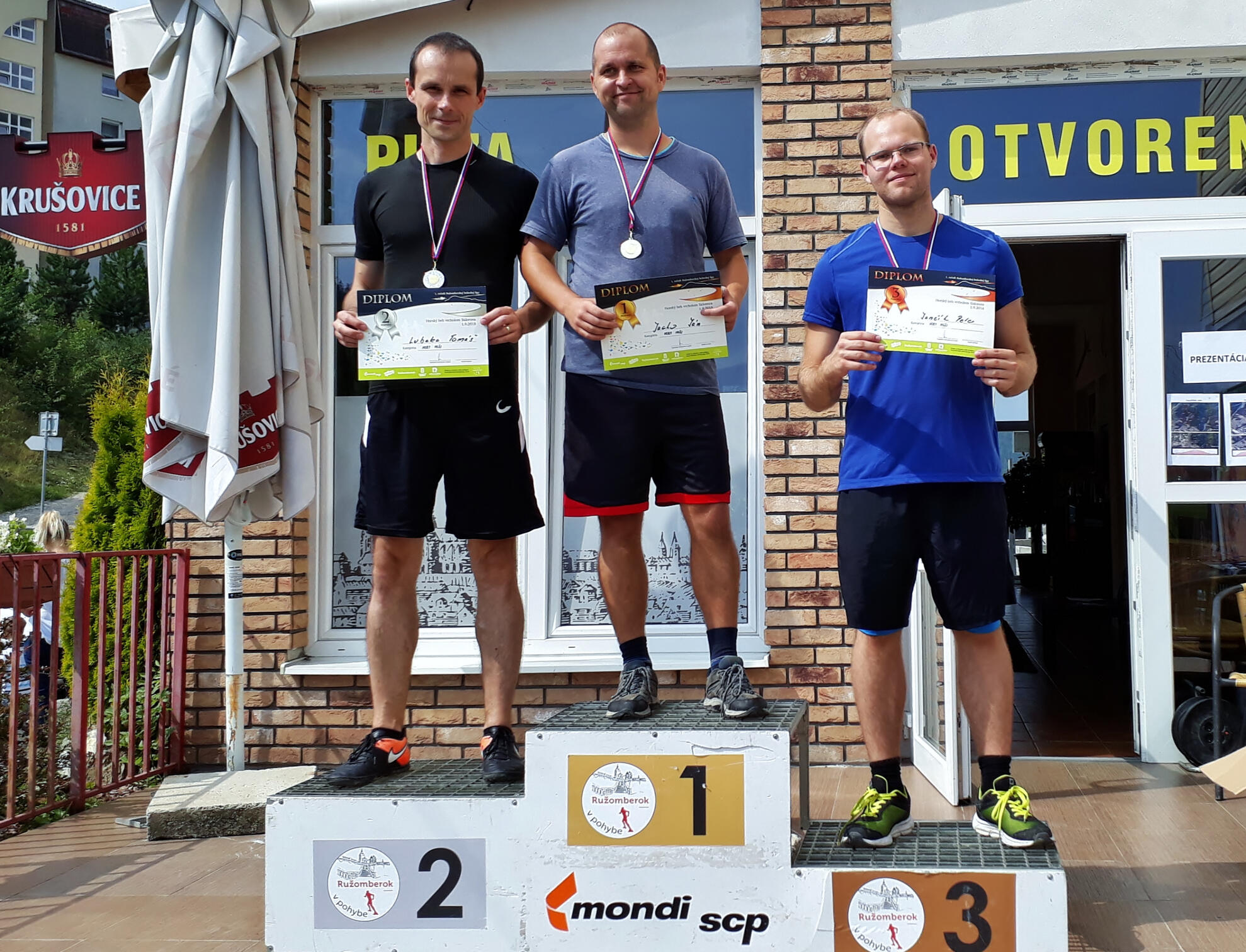 Najlepší „hobíci“ na pretekoch vrcholom Sidorova: zľava Tomáš Lubelec, Ján Jacko a Peter Jančík. Autor: Tomáš Lubelec © 2018